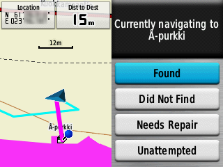 Kuva 5 - Kaksi kuvankaappausta Garmin GPS map 62 laitteesta. Vasemmalla kartta näkymä. Etäisyyttä kätkölle on 15 metriä. Oikealla näkyy valikko, jossa voi merkitä kätkön löydetyksi.
