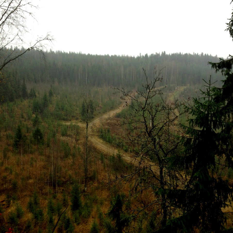 Kuva 7 - Eräs Metsoreitiltä hieman poikkeava kätkö sijaitsee jyrkänteellä ja siinä onkin hieman korkeampi terrain ja sieltä avautuu ihan mukavat näkymät.