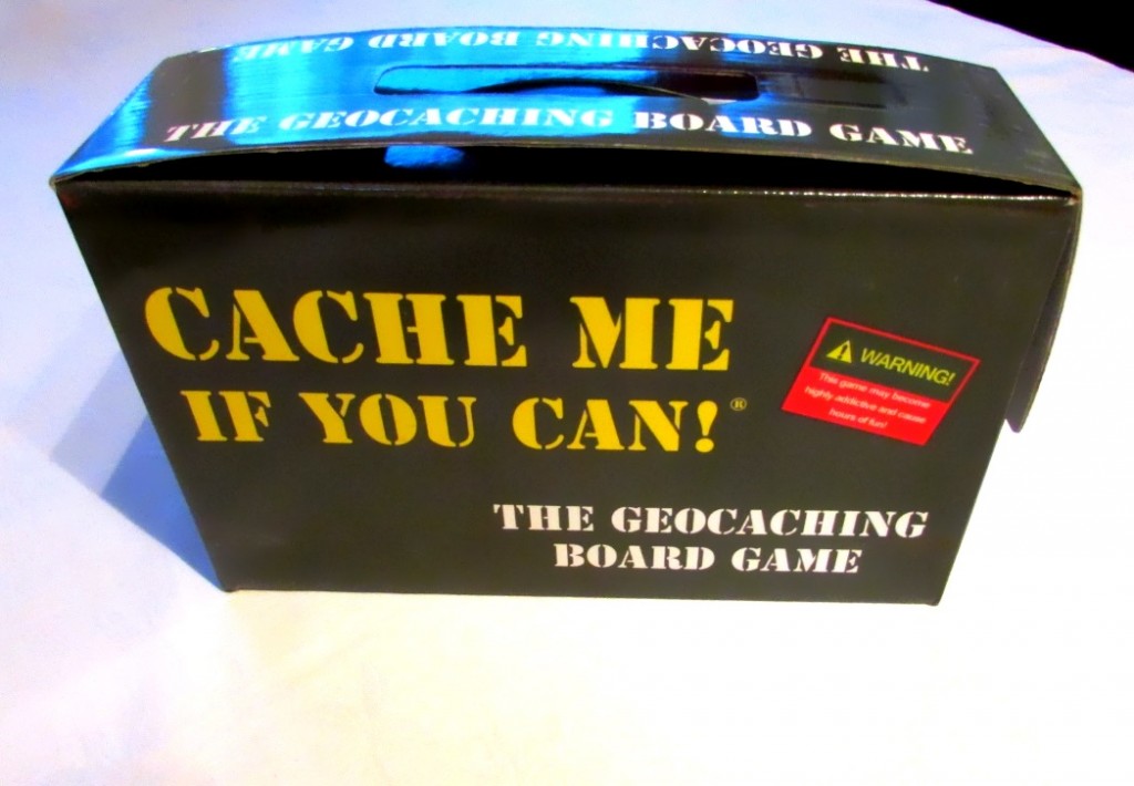 Kuva 1 - Cache Me If You Can! -peli tulee ammuslaatikkoa muistuttavassa tyylikkäässä paketissa.