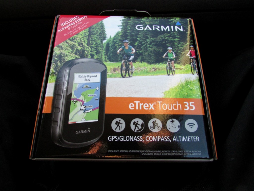 Kuva 1 – Garmin eTrex 35 touch paketissaan.