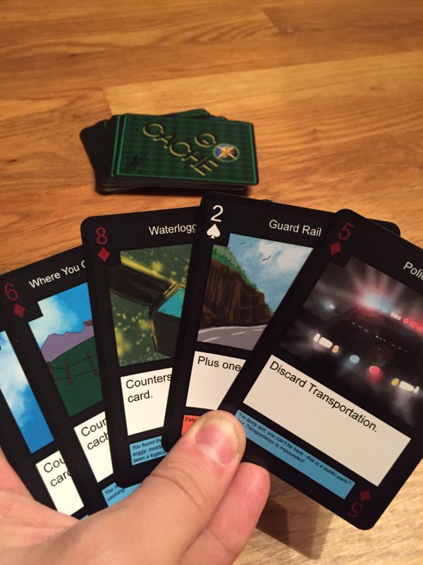 Kuva 1 - Go Cache -korttipelissä pelaajalla on kädessä viisi korttia.