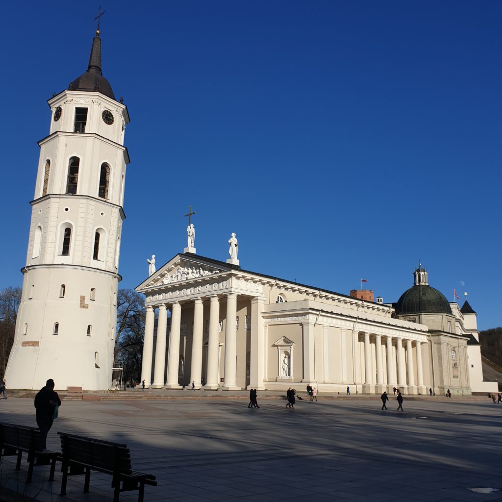 Vilnan katedraali, josta saa yhdeltä seisomalta suuren määrän waymarkeja